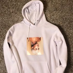 Ariana Grande Sweeter your sweater